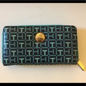 Tommy Hilfiger Zip Up Wallet